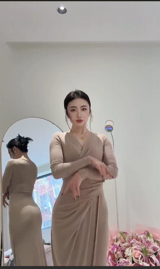 【老湿机】抖音 #粗腿公主 #彤宝 #美式加满  瑜伽裤少妇御姐-第3张插图